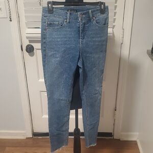 Versona Blue Ankle Cropped Jeans with Medium Wash